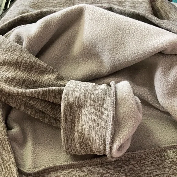 Under Armour Men’s Gray Fleece-lined Hoodie - Picture 7 of 7